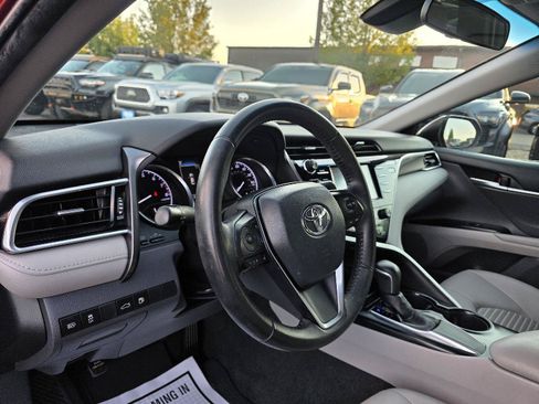 Used 2018 Toyota Camry SE FWD image 8