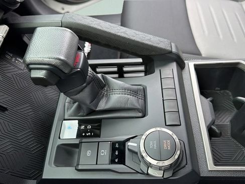 Used 2025 Toyota Tacoma TRD Sport AWD/4WD image 18