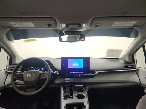 Used 2026 Toyota Sienna LE FWD image 16