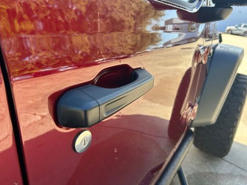 Used 2022 Jeep Wrangler Willys image 32