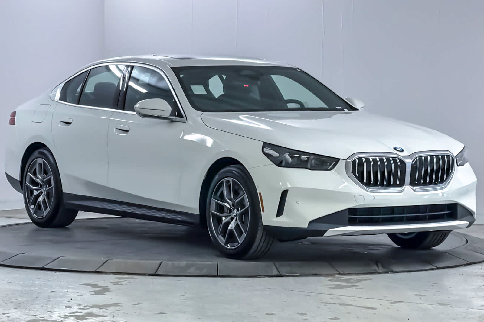 Used 2026 BMW 530i w/ Premium Package RWD image 9