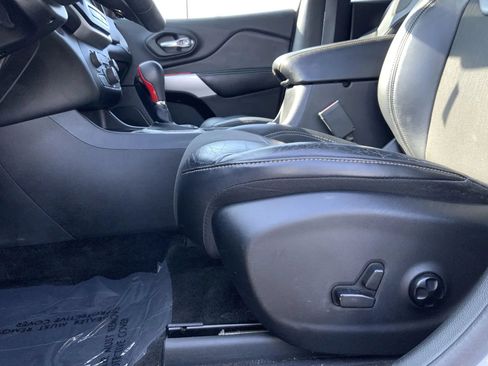 Used 2018 Jeep Cherokee Latitude Plus FWD image 14