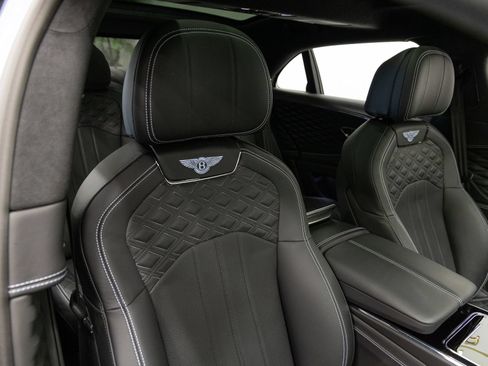 Used 2024 Bentley Flying Spur Plug-In Hybrid AWD/4WD image 22