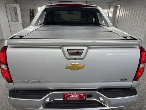 Used 2013 Chevrolet Avalanche LTZ image 29