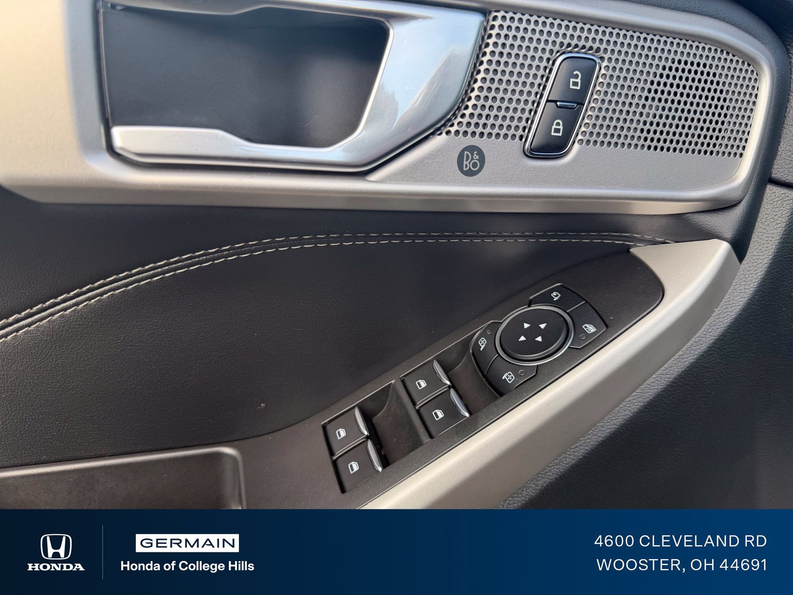 Used 2024 Ford Explorer Limited AWD/4WD image 1