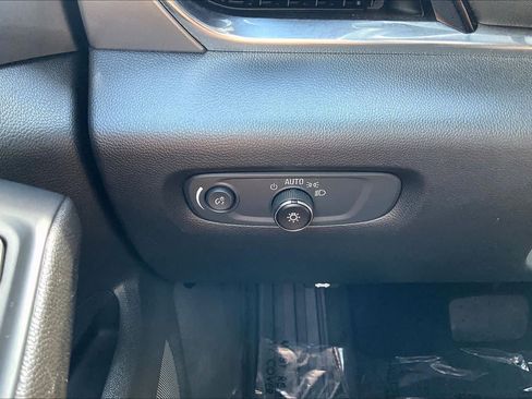 Used 2023 Chevrolet Traverse LT FWD image 33