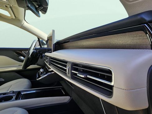 New 2026 Lincoln Corsair Reserve image 15