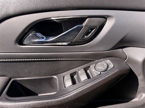 Used 2023 Chevrolet Traverse LT image 25