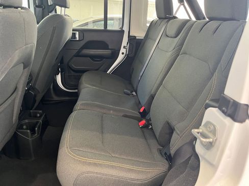 Used 2025 Jeep Wrangler Sahara image 25