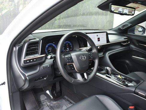 Certified 2025 Toyota Crown Signia AWD/4WD image 14