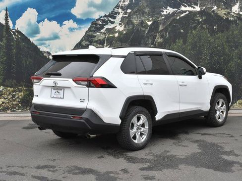 Used 2021 Toyota RAV4 XLE w/ Convenience Package image 3