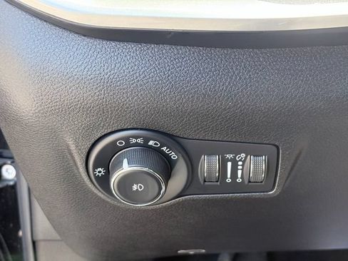 Used 2023 Jeep Compass Latitude AWD/4WD image 23