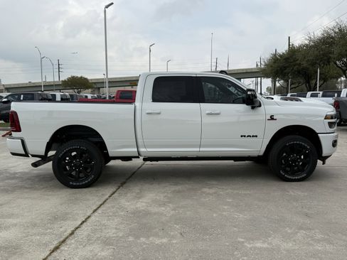 New 2026 RAM 2500 Laramie AWD/4WD image 3