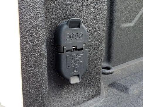 Used 2025 GMC Sierra 2500 AT4X AWD/4WD image 14