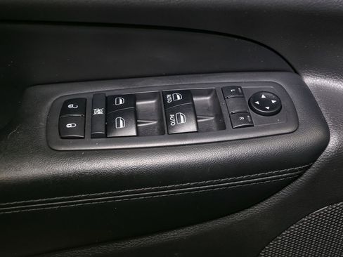 Used 2018 Jeep Grand Cherokee Laredo image 37