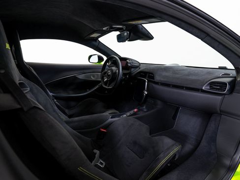 Used 2024 McLaren Artura image 20