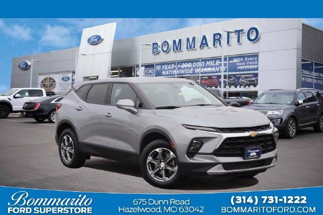 Used 2025 Chevrolet Blazer LT AWD/4WD image 1