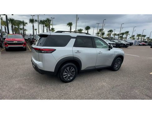 Used 2024 Nissan Pathfinder SV AWD/4WD image 2