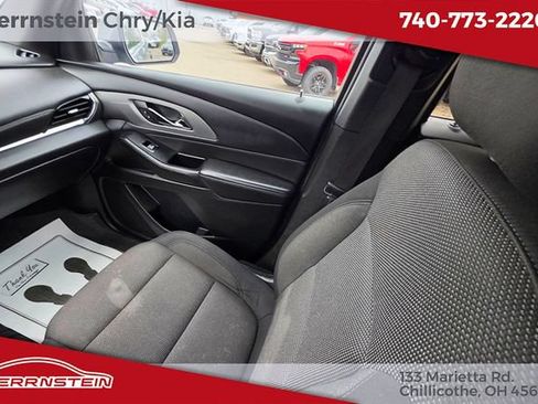 Used 2023 Chevrolet Traverse LT FWD image 11