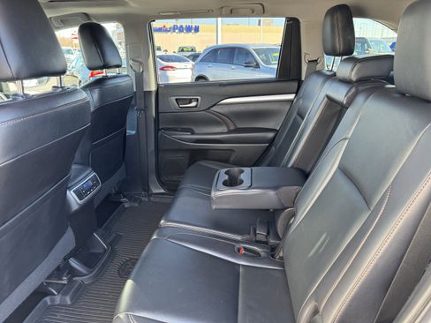 Used 2019 Toyota Highlander XLE image 35