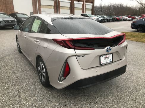 Used 2018 Toyota Prius Prime Advanced image 5