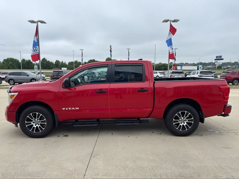 Used 2022 Nissan Titan SV w/ Accessory Utility Package AWD/4WD image 8