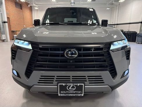 Used 2024 Lexus GX 550 AWD/4WD image 2