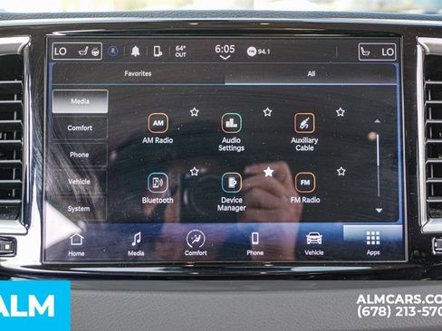 Used 2024 Chrysler Pacifica Touring-L FWD image 39