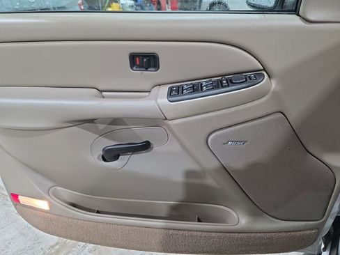 Used 2004 Chevrolet Suburban LS image 13