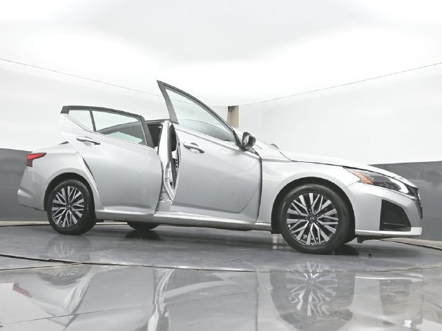 Used 2024 Nissan Altima 2.5 SV FWD image 50