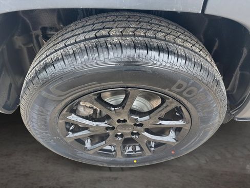 Used 2023 Jeep Cherokee Altitude Lux AWD/4WD image 14