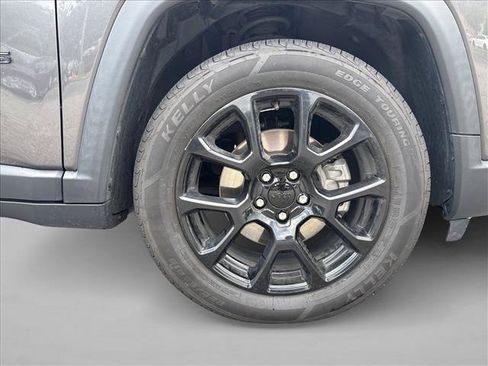 Used 2022 Jeep Compass Latitude FWD image 24
