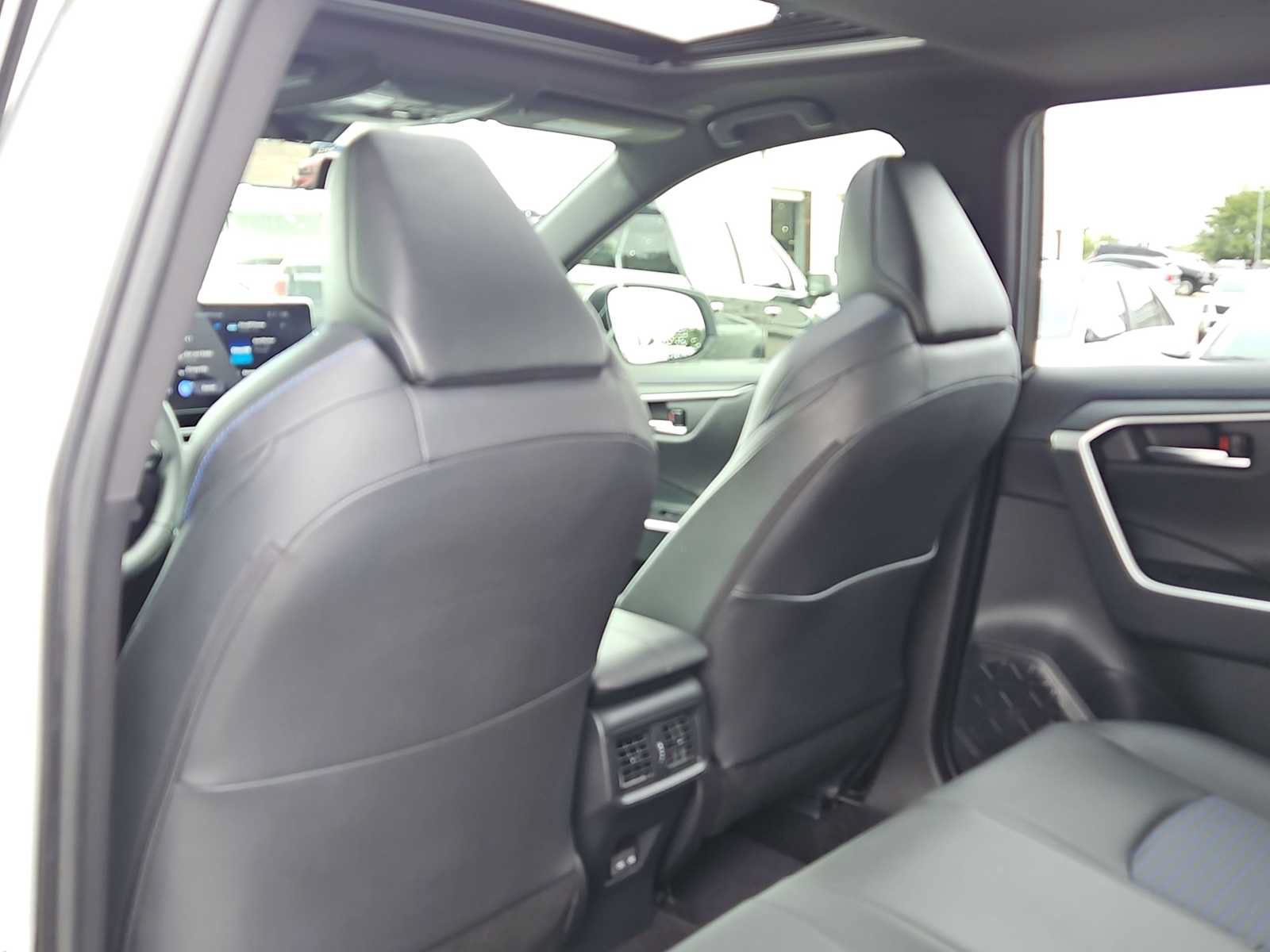 Used 2025 Toyota RAV4 XSE AWD/4WD image 19