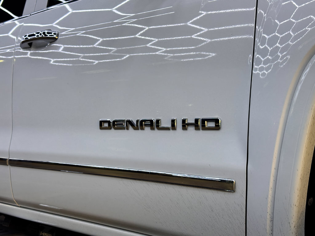 Used 2016 GMC Sierra 2500 Denali w/ Duramax Plus Package AWD/4WD image 15