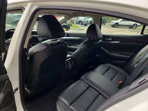 Used 2023 Nissan Maxima SV w/ Floor Mat Group FWD image 11
