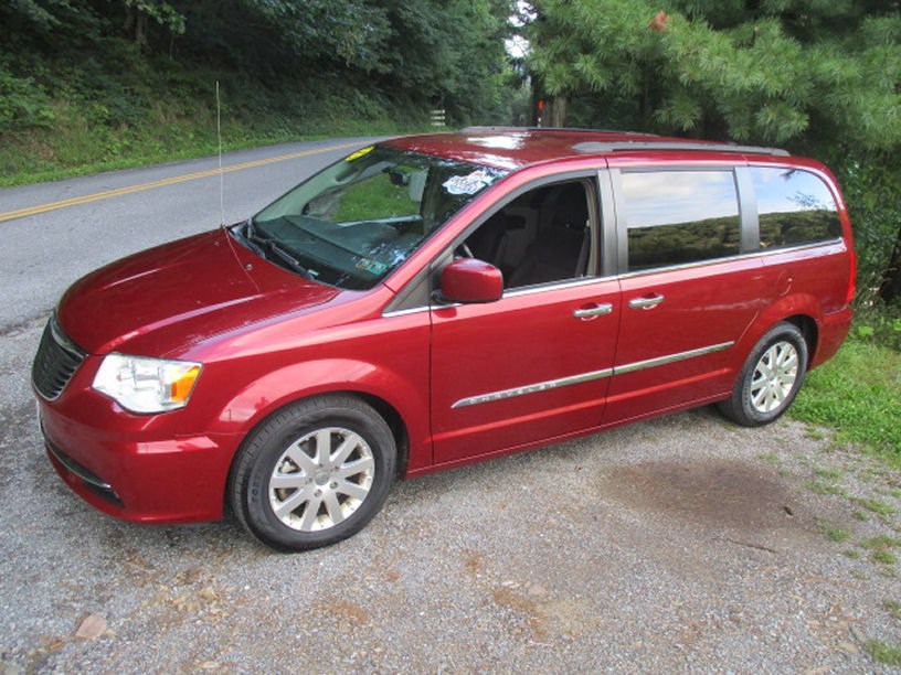 Used 2016 Chrysler Town & Country Touring w/ Driver Convenience Group FWD image 1