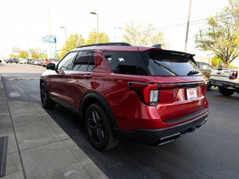 Certified 2025 Ford Explorer ST-Line w/ Premium Package image 5