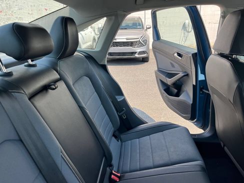 Used 2025 Volkswagen Jetta SE FWD image 37