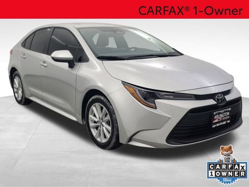 Used 2026 Toyota Corolla LE image 3