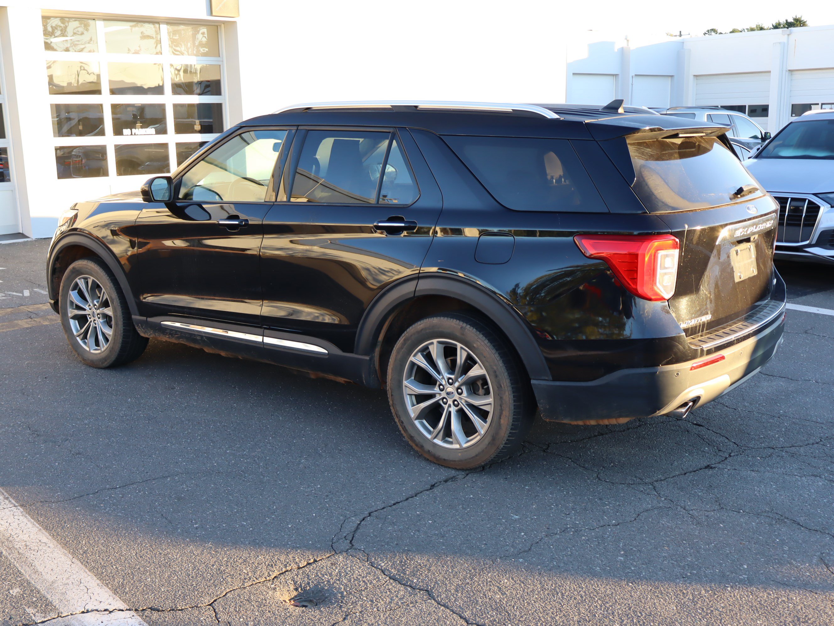 Used 2023 Ford Explorer Limited AWD/4WD image 19