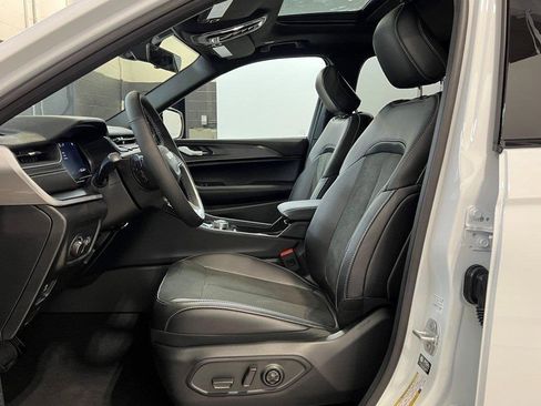 New 2025 Jeep Grand Cherokee L Altitude image 15