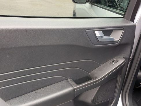 Used 2021 Ford Escape SE image 25