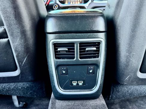 Used 2018 Chrysler 300 Limited RWD image 21