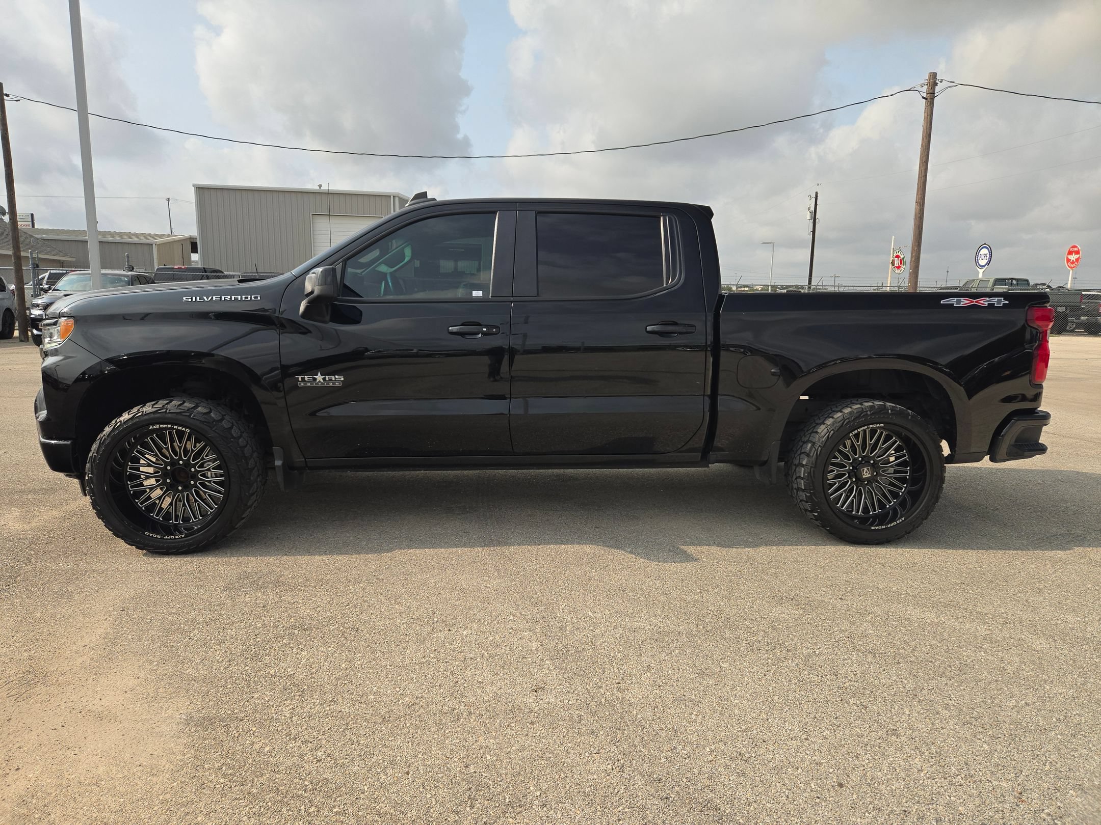 Used 2024 Chevrolet Silverado 1500 RST AWD/4WD image 6