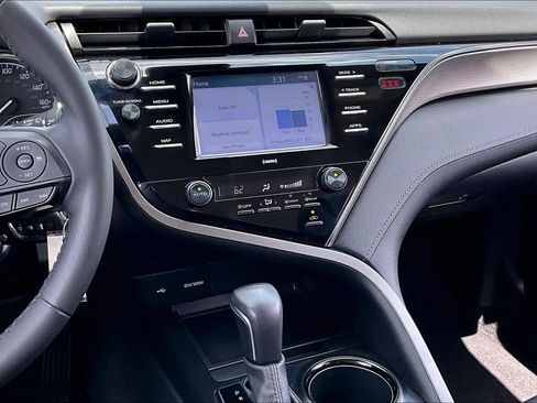 Used 2020 Toyota Camry SE FWD image 7
