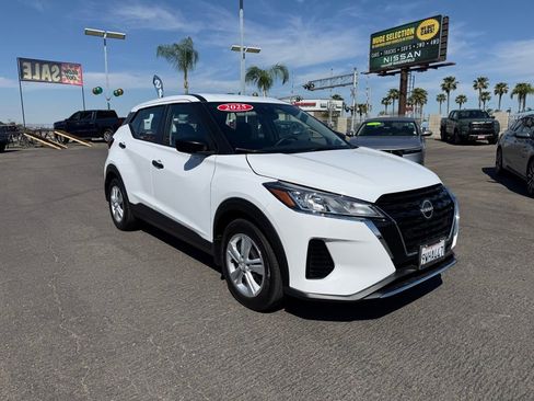Used 2025 Nissan Kicks Play S image 1