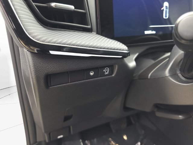 Used 2025 Nissan Kicks SR FWD image 38