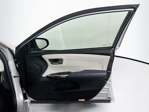 Used 2013 Toyota Avalon Limited w/ Technology Pkg FWD image 33