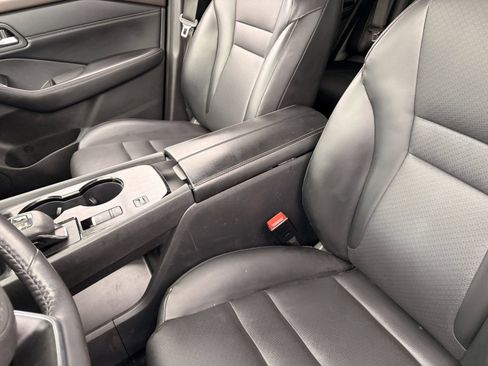 Used 2023 Nissan Rogue SV w/ SV Premium B Package FWD image 17