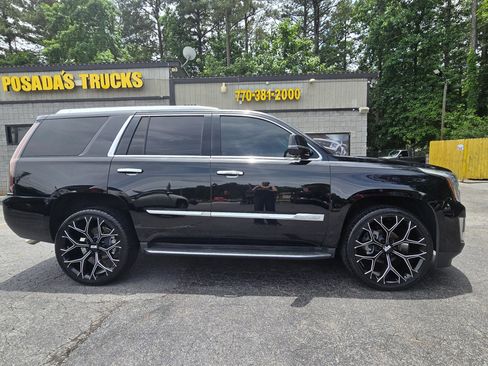 Used 2016 Cadillac Escalade Luxury AWD/4WD image 4